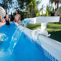 Intex cascade de piscine à led multicolores 28090
