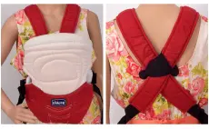 Chicco Porte bébé avec cache tête Biege/Rouge